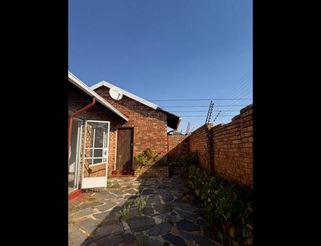 3 BEDROOM APARTMENT FOR SALE IN GROBLERPARK